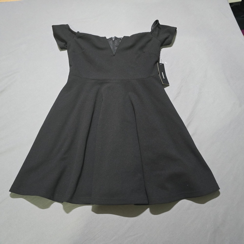 Lulus Skater Dress Women Size M Black Off Shoulder Notched V-Neck Crepe Mini